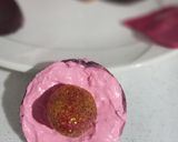 Foto del paso 6 de la receta: Esfera de chocolate rellena de helado de fresa