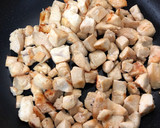 Foto del paso 5 de la receta: Pollo a la miel con almendras