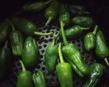 Foto del paso 2 de la receta: Pimientos de Padrón en freidora de aire