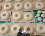 Foto langkah ke 3 dari resep Donat Maizena (Versi 2 Empuk dan Menul²).