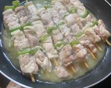Foto del paso 5 de la receta: Brochetas de pollo acompañado con calabacín