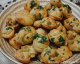 A picture of step 20 of Garlic knots.