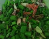 Foto langkah ke 4 dari resep Oseng Bunga Bawang Tempe Cumi.