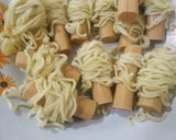 Foto langkah ke 2 dari resep 743. Sosis gulung mie.