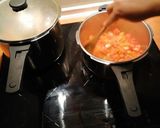 Foto del paso 5 de la receta: Sopa de marisco con rape y langostinos