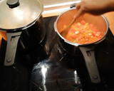 Foto del paso 5 de la receta: Sopa de marisco con rape y langostinos