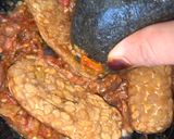 Foto langkah ke 4 dari resep Sambal Tempe Penyet Kemangi.