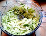 Foto del passaggio 1 della ricetta Fresco rotolo di zucchine con salmone, avocado e pomodoro