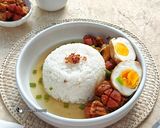 Foto langkah ke 8 dari resep Nasi Bakmoy Tahu Sosis.