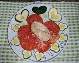 Foto del paso 2 de la receta: Tomate de temporada con pepino y bonito del norte