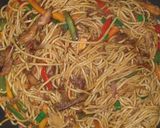 A picture of step 5 of Stir fry pasta.