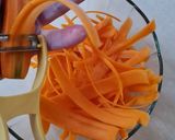 Foto del paso 2 de la receta: Ensalada de zanahoria en tiras 🥕
