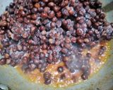 A picture of step 5 of Kale chanah ki chat.
