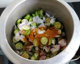 A picture of step 1 of Ivy Gourd Stir Fry.
