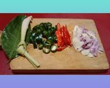 Foto langkah ke 2 dari resep Tumis cumi asin cabe hijau dan jagung.