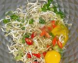 Foto langkah ke 2 dari resep Telur Dadar Tauge.