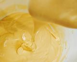 Foto langkah ke 3 dari resep Vanilla Cupcakes ala Crafty Science.