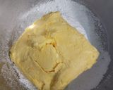 Foto langkah ke 2 dari resep Kue Kering Sagu keju.