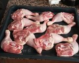 Foto del paso 1 de la receta: Pollo con salsa al horno
