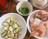 รูปขั้นตอนการทำที่ 1 ของ ไก่ผัดพริกแกงมะเขือเปราะ🐛น้อย