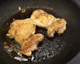 Foto del paso 2 de la receta: Pollo al cardamomo con arroz salteado