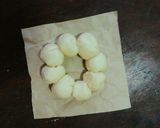 A picture of step 4 of Pon de ring donut.