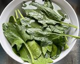 A picture of step 1 of Spinach Leaves Fritters: (پالک کے پتوں کے پکوڑے).