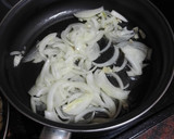 Foto del paso 6 de la receta: Cerdo frito con salsa de champiñones al ajillo y arroz blanco