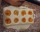 Foto del paso 4 de la receta: Sorrentinos rellenos de zapallo con cebolla y "falsa salsa blanc