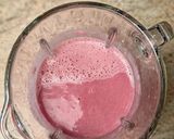 Foto langkah ke 3 dari resep Strawberry Milk.