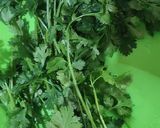 صورة لخطوة 1 من وصفة سبانخ بالكزبره الخضراء ☘️🌿
