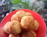 Foto langkah ke 7 dari resep Bola-bola nasi simple.