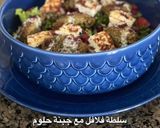 صورة لخطوة 8 من وصفة سلطة فلافل مع جبنة حلوم