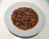 Foto del paso 5 de la receta: Alubias a la marinera (con calamaritos y gambas)
