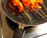 Foto langkah ke 3 dari resep Sate udang nanas saus madu.