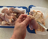 Foto del paso 2 de la receta: Pollo arvejado con champiñones deshidratados