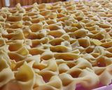 Foto del paso 8 de la receta: 🍝 Farfalle caseros con salsa bechamel de jamón y oliva 🍝 - 🍝 Fideos moñitos caseros con semolín🍝