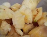 Foto langkah ke 2 dari resep Lime Pineapple Starfruit.