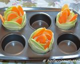 Foto del passaggio 3 della ricetta Rose di sfoglia con Zucchine, Carote e Formaggio di Latteria