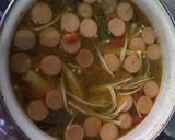 Foto langkah ke 6 dari resep Tom yam sosis enoki.
