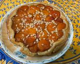 Une image de l'étape 7 de Tarte renversée aux abricots et pignons de pin.