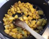 Une image de l'étape 9 de Pommes de terre roseval sautées aux poivrons corne et herbes aromatiques.