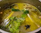 Foto langkah ke 4 dari resep Soto Ayam Dengan Bumbu Dasar Kuning.
