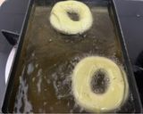 Gambar langkah 3 resipi Donat Teh Hijau (Matcha Doughnuts).