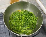 Foto langkah ke 3 dari resep Cah Kangkung Teri Medan.