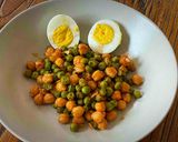 Foto del paso 5 de la receta Garbanzos con guisantes y huevo