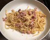 A picture of step 7 of 10 minute carbonara.