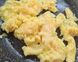 Foto del paso 2 de la receta: Huevos revueltos esponjosos