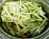Hình bước làm 2 của món Su su xào thịt bò