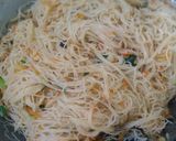 Foto langkah ke 3 dari resep Bihun (beras) goreng.